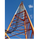 torre estaiada de transmissão de energia Belmonte